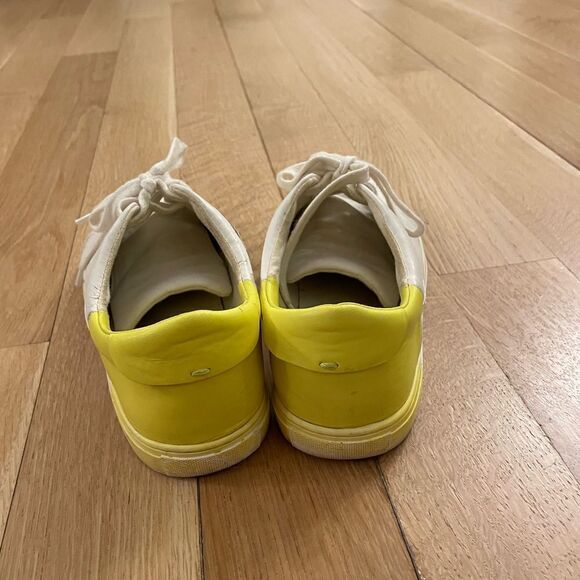 WhiteĀ sneakersā
fromāZara - Picture 5 of 8